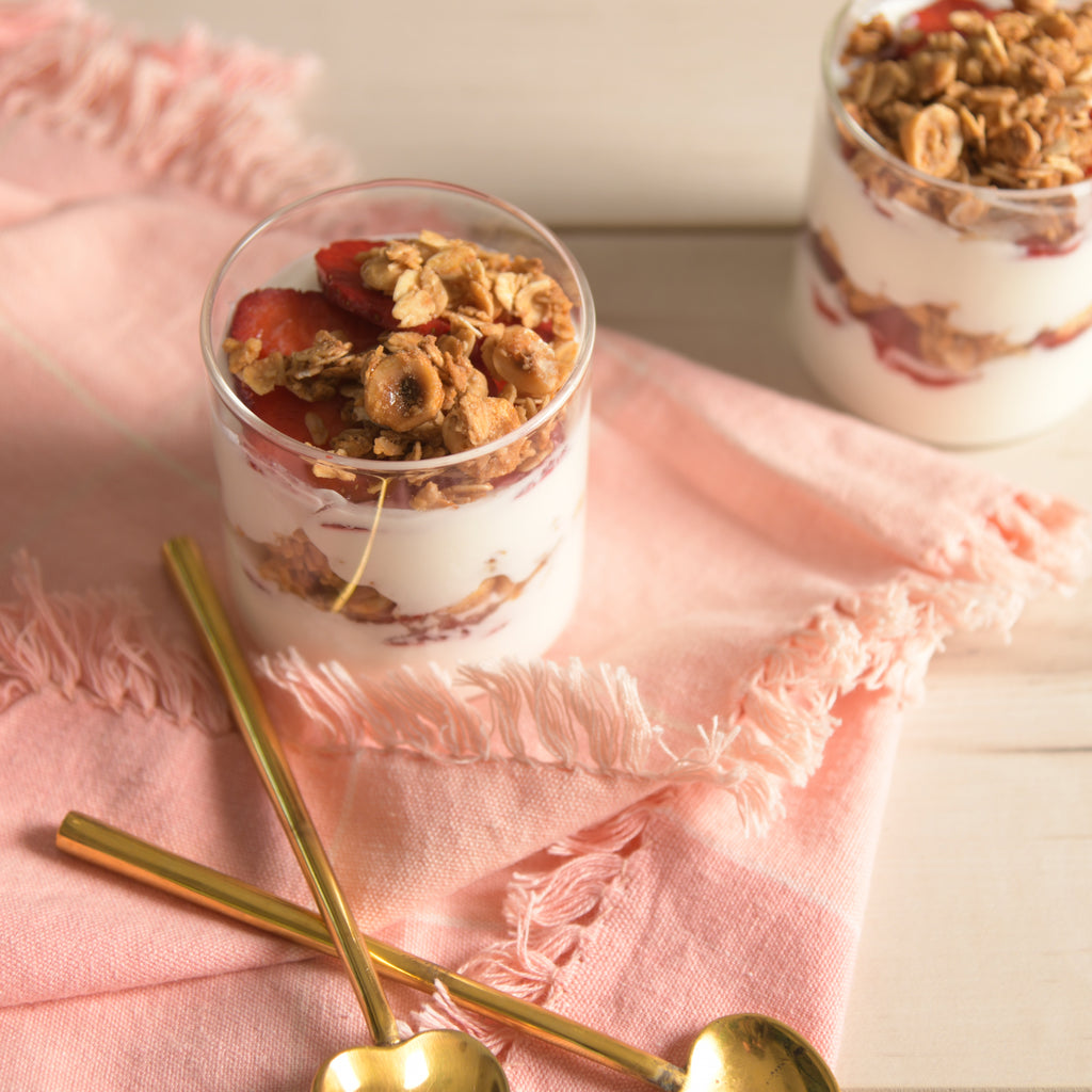 A Complete Guide: Easy Strawberry Granola Yogurt Parfaits (2023)